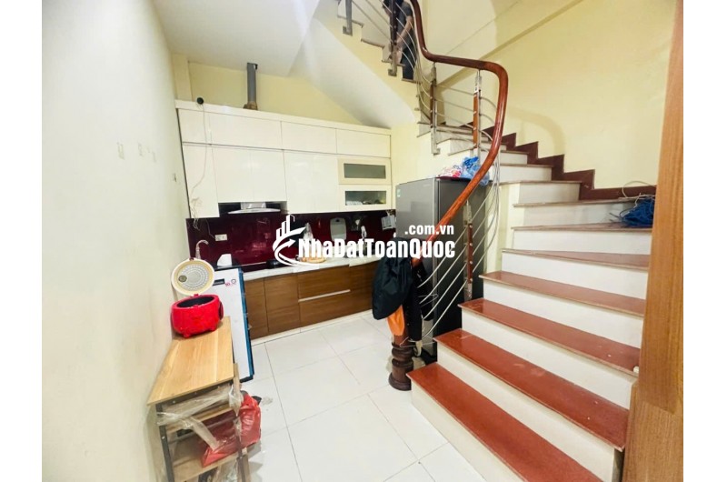 BÁN NHÀ CẦU GIẤY - Ô TÔ VF3 ĐỖ CỬA, 33M - 5 TẦNG ĐẸP, FULL NỘI THẤT, GIÁ 8,3 TỶ
